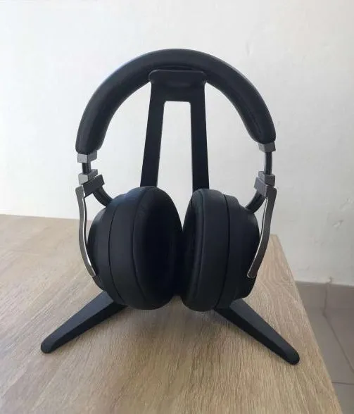 Colgador vertical de auriculares por la vincha