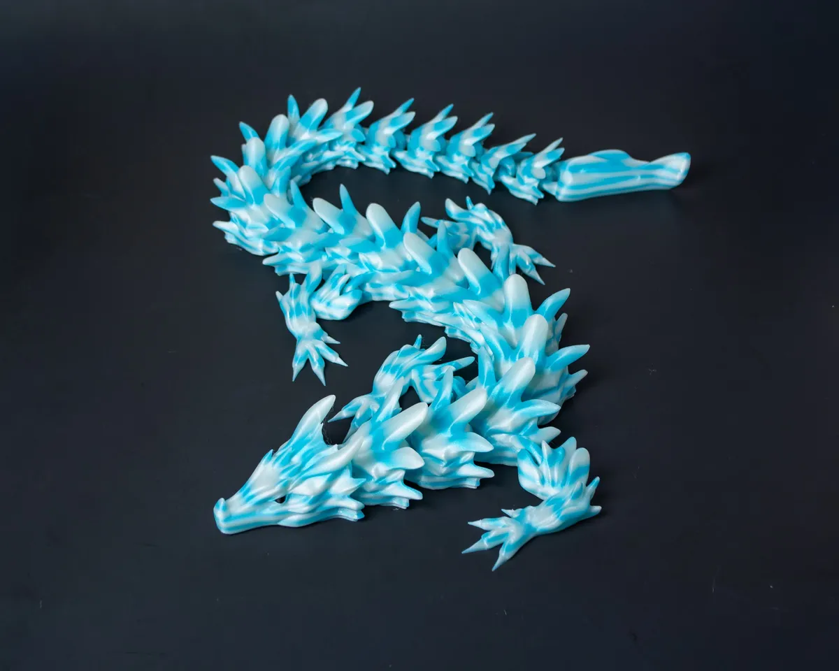 Dragón articulado con escamas para pintar