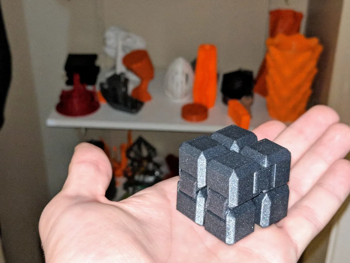 Cubo infinito antiestrés de ocho bisagras