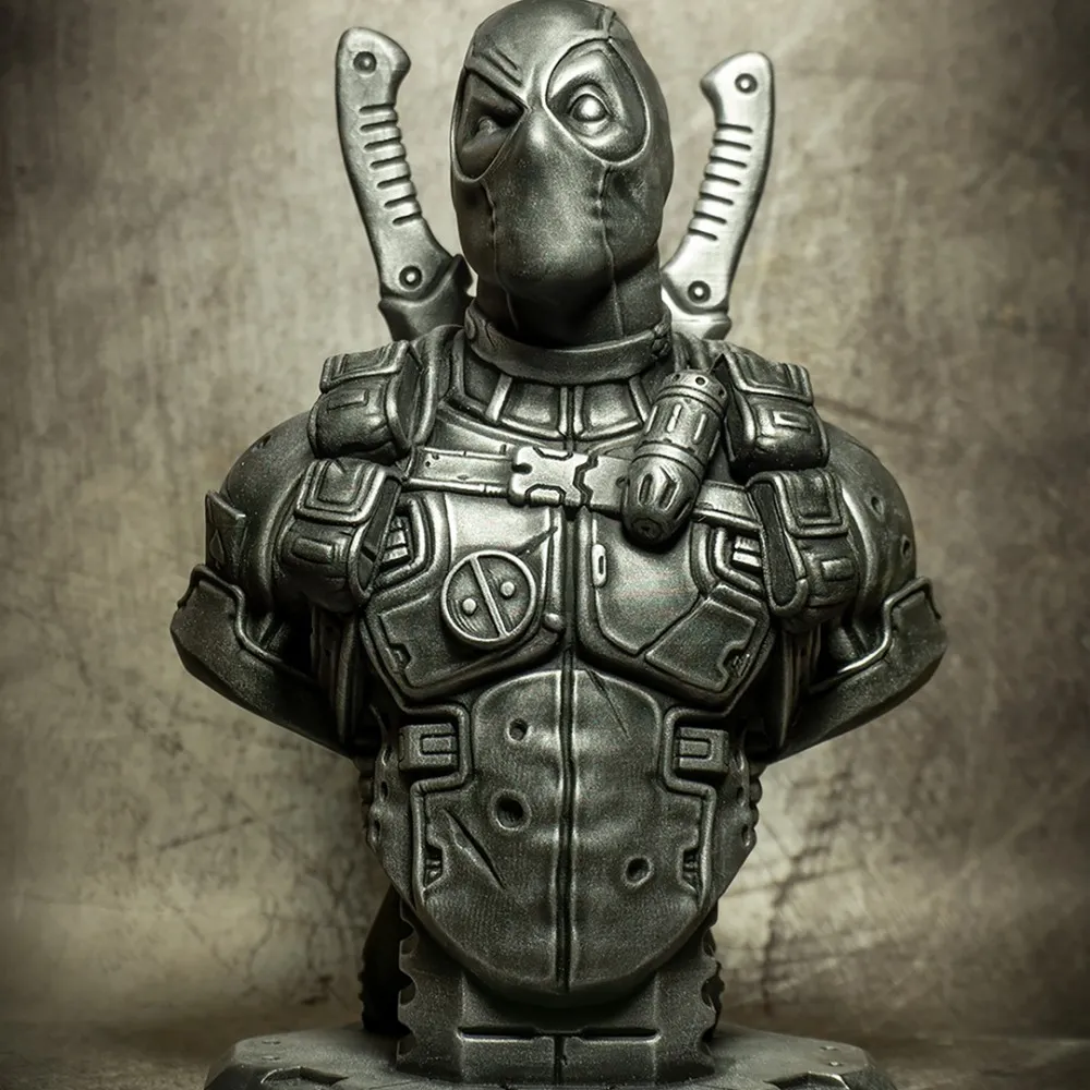Busto de antihéroe enmascarado sin marcas de soporte