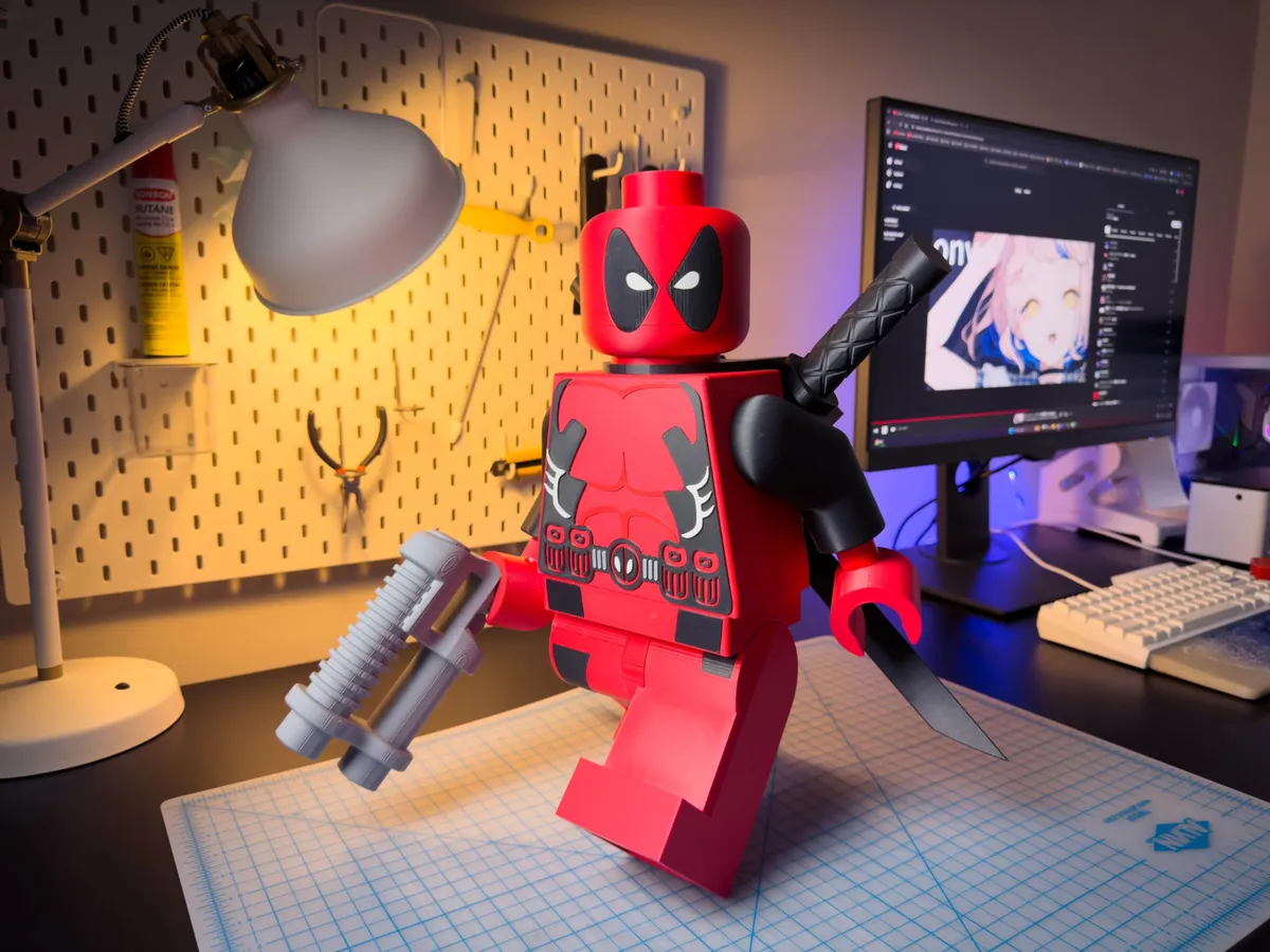 Muñeco modular de antihéroe con partes intercambiables