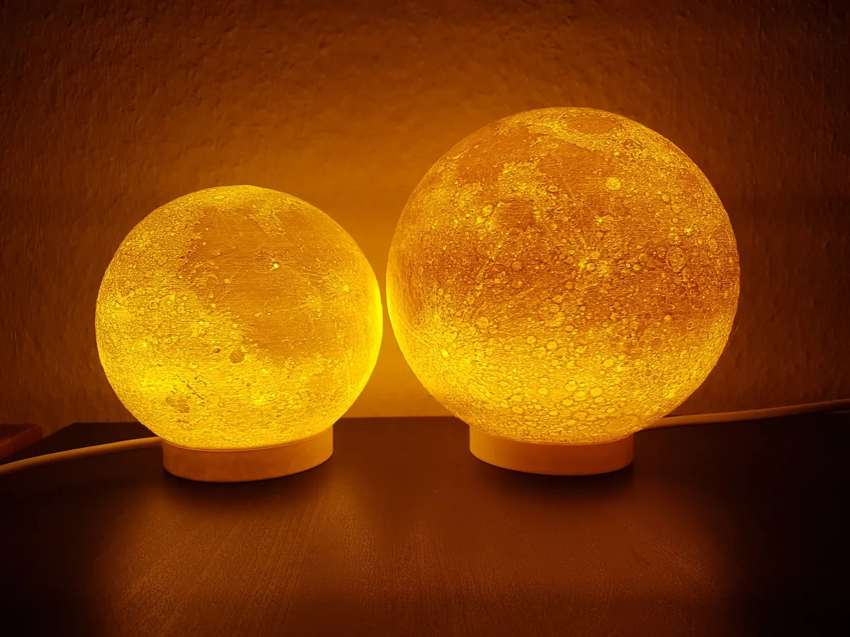 Lámpara colgante con forma de luna