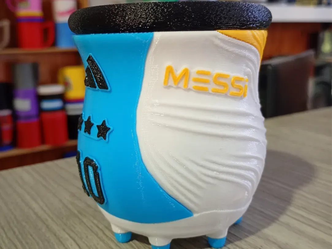 Mate con forma de botín de fútbol