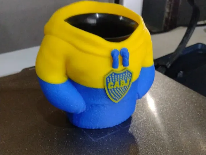 Mate con buzo y capucha