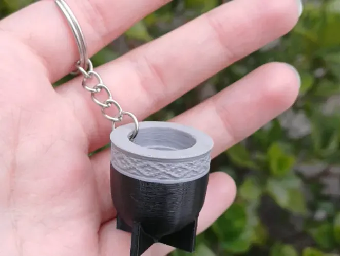Llavero con mate y bombilla en miniatura