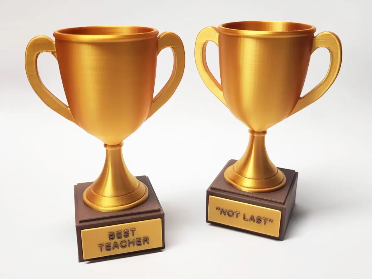 Copa de trofeo con placa grabada