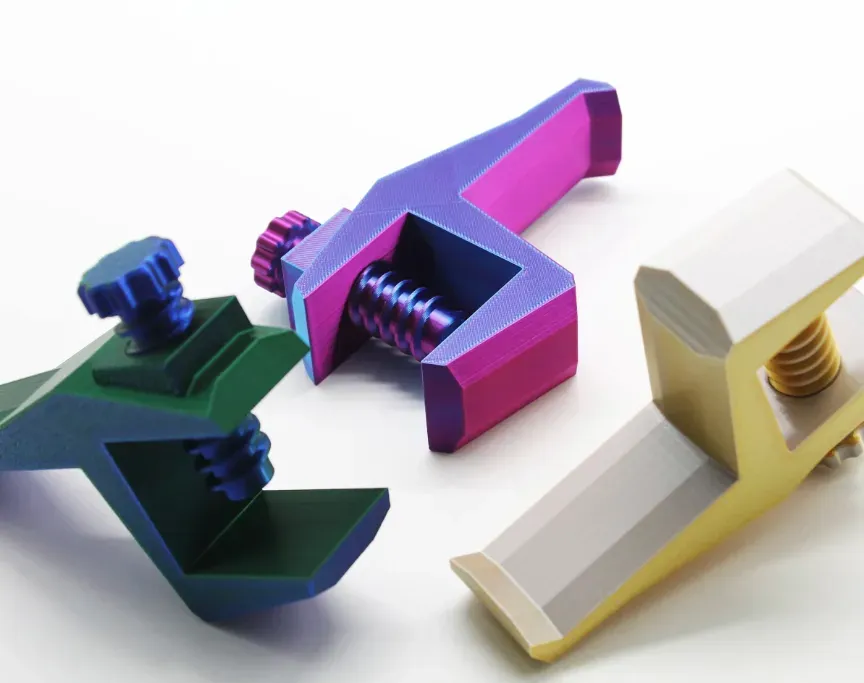 Colgador de auriculares para atornillar bajo el escritorio