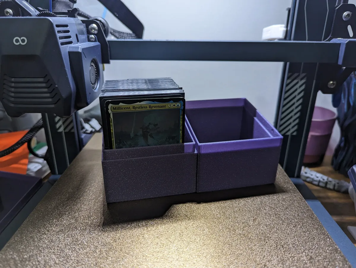 Caja para mazo de cien cartas enfundadas