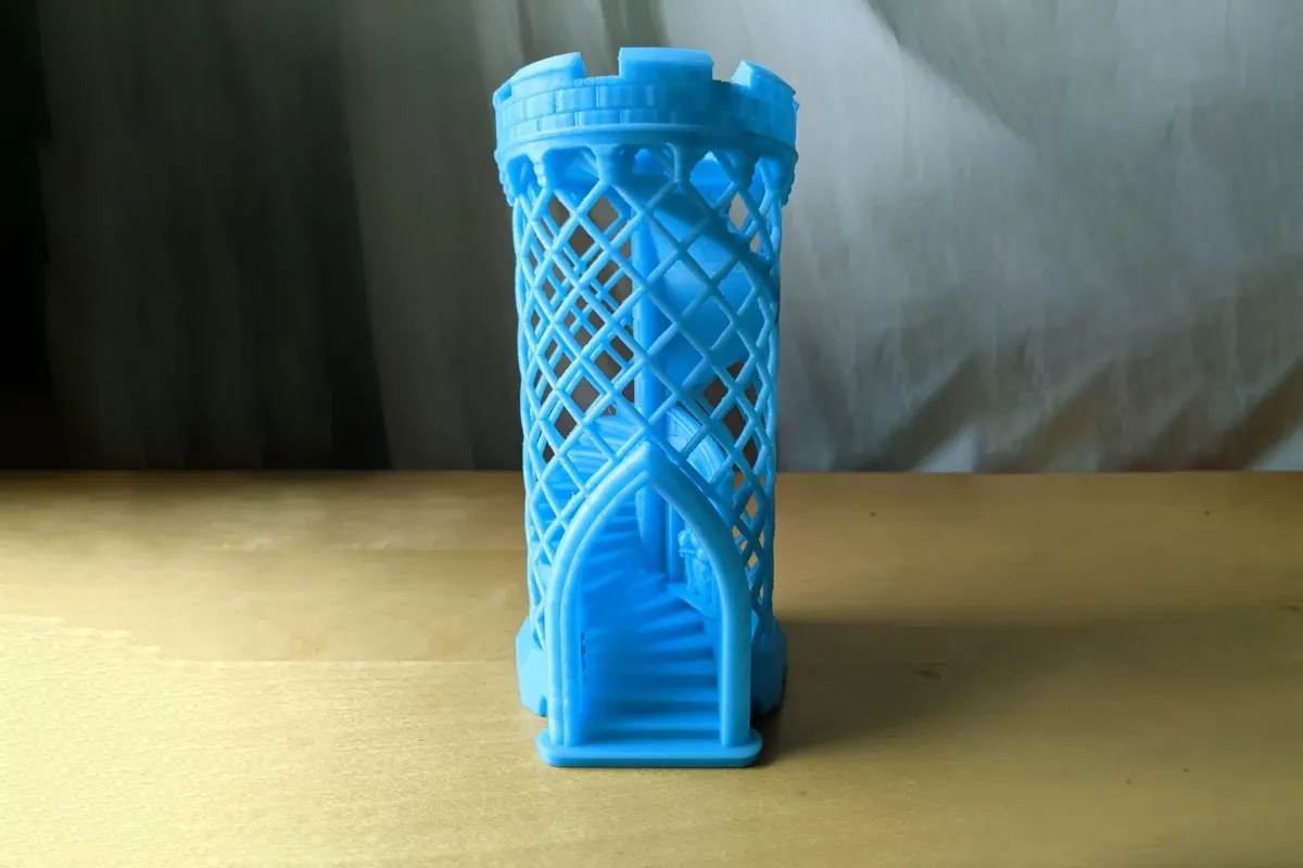Torre de dados con rampas internas