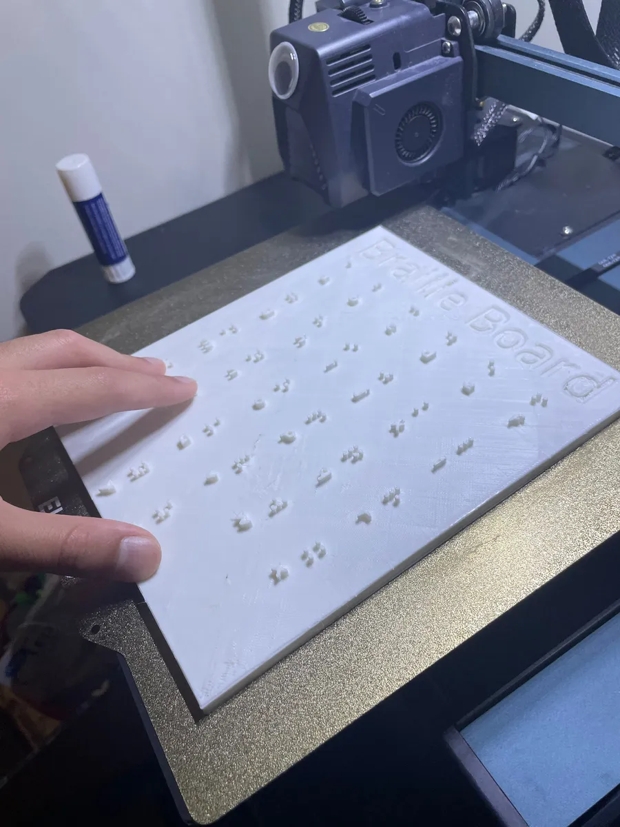 Tablero de práctica de braille en relieve