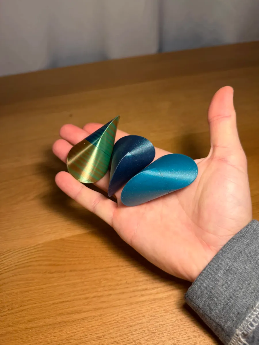 Sólido geométrico que rueda en zigzag