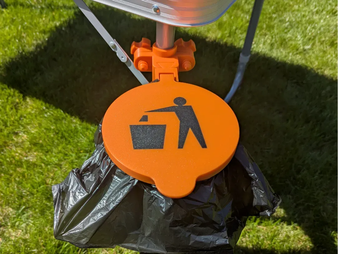 Cesto de basura para pata de mesa plegable