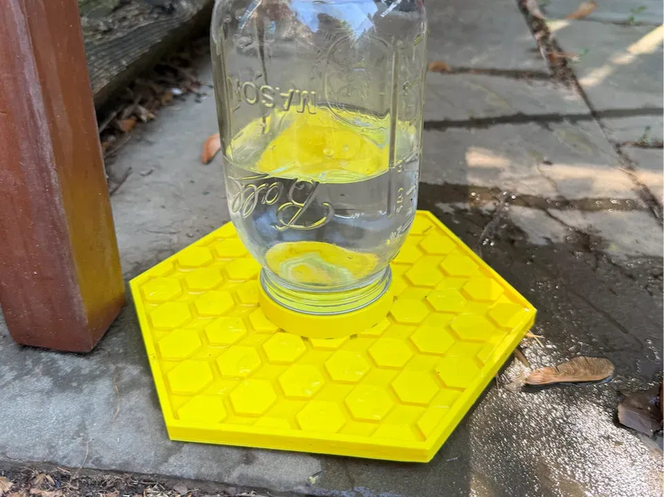 Bebedero de abejas con flotadores