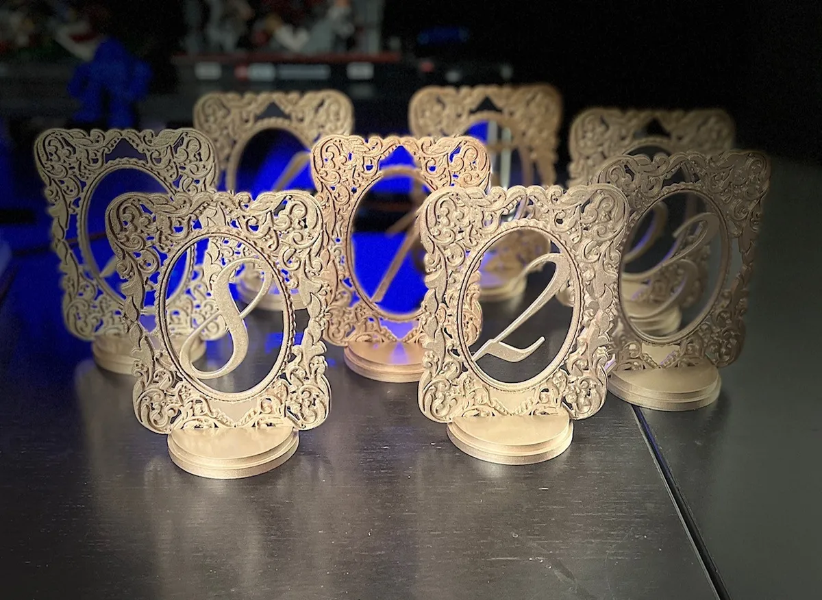 Juego de números de mesa con base propia