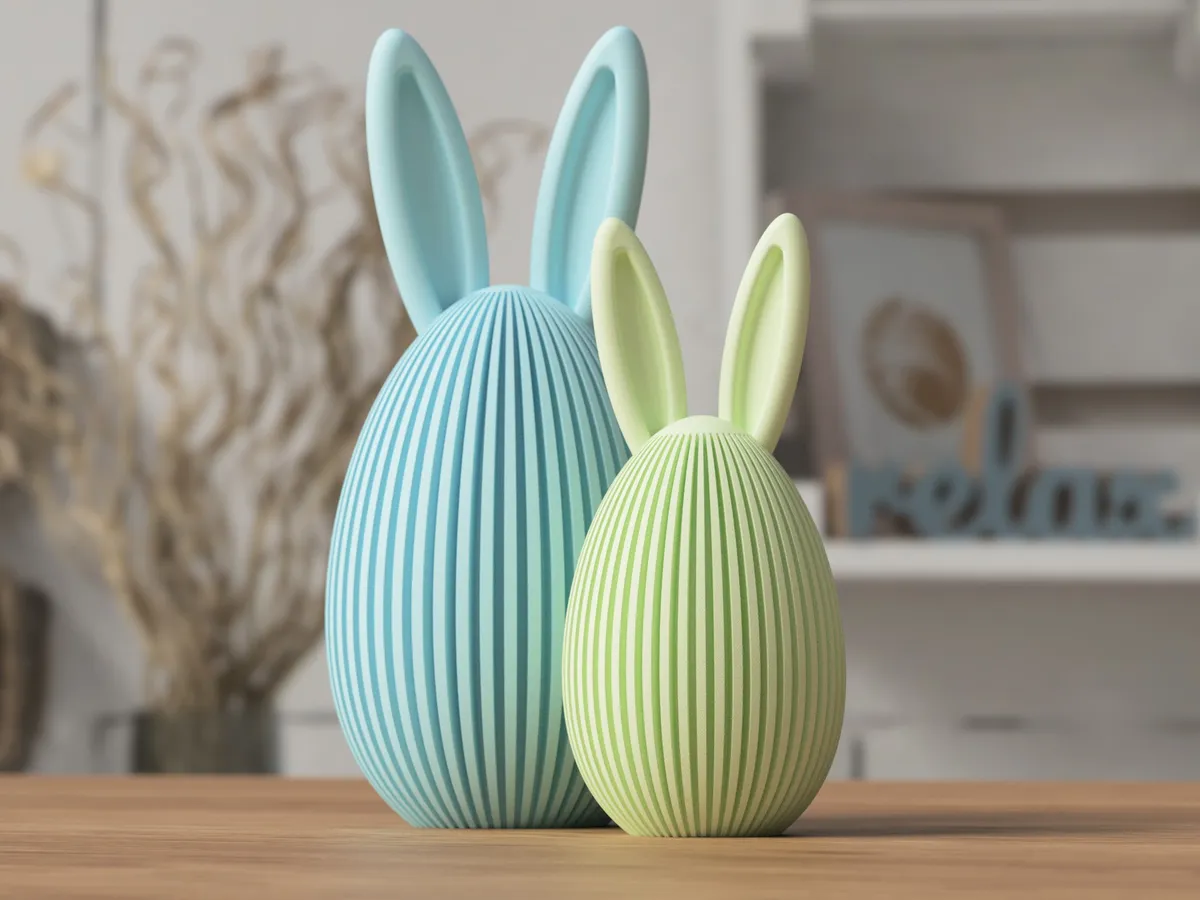 Huevo de Pascua con orejas de conejo