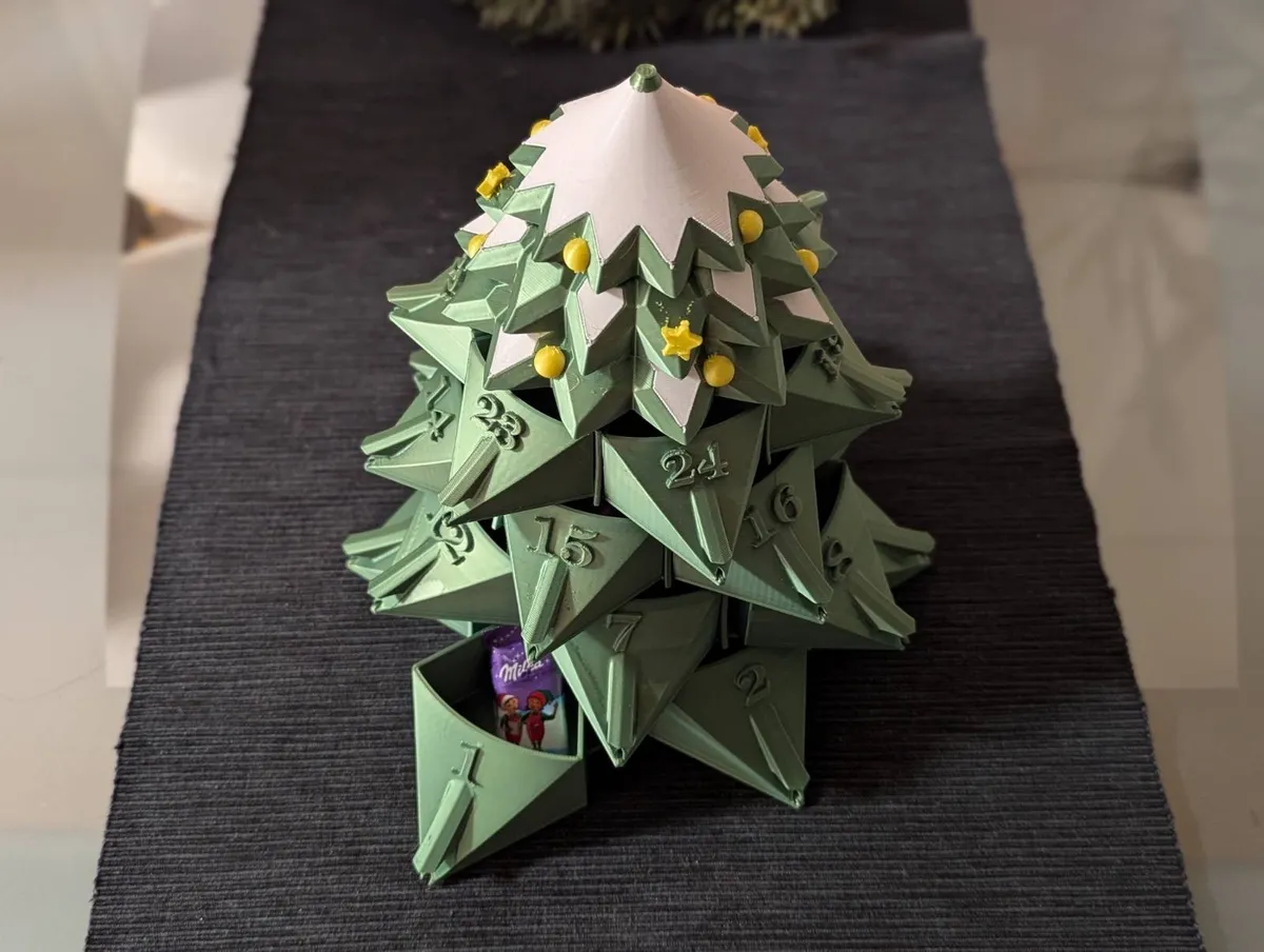 Calendario de adviento con forma de árbol