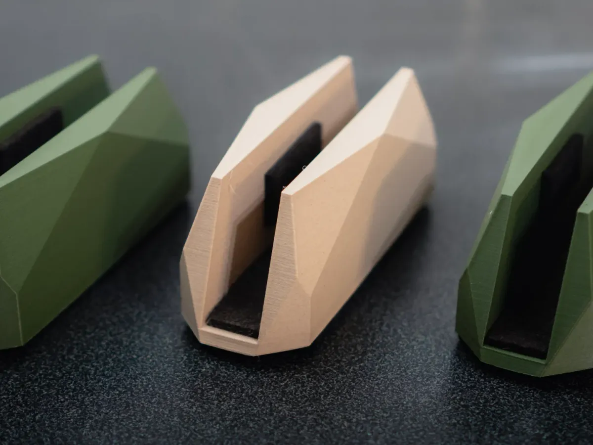 Soporte vertical para notebook cerrada