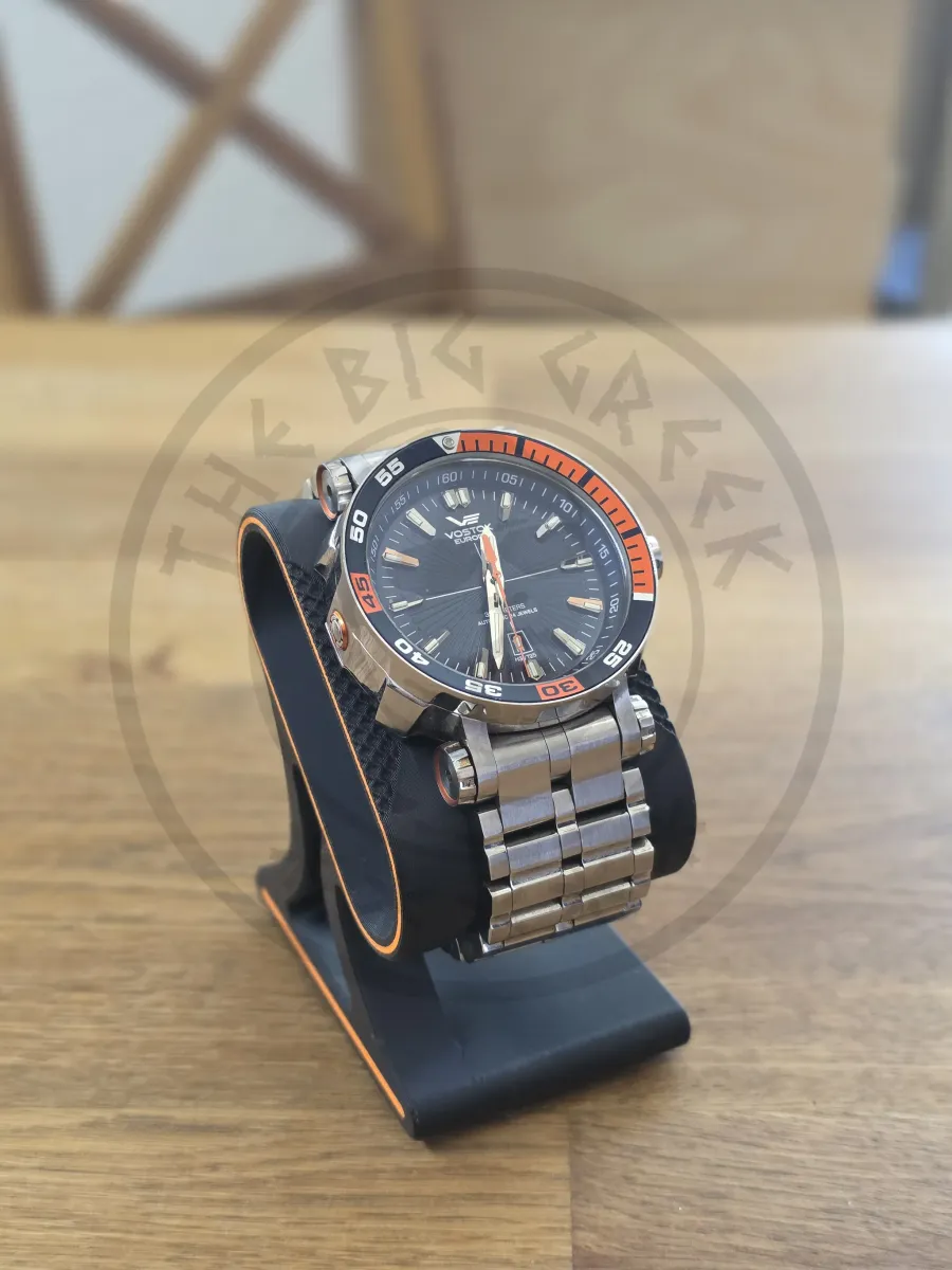 Soporte para reloj pulsera inclinado