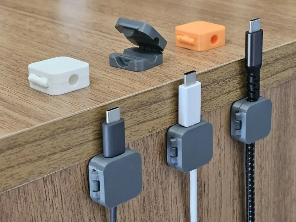 Sujetacables chico para mesa de luz