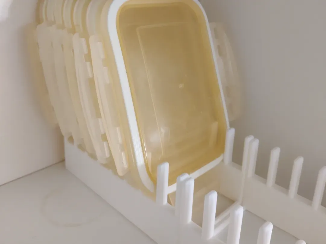 Organizador de tapas de envases plásticos