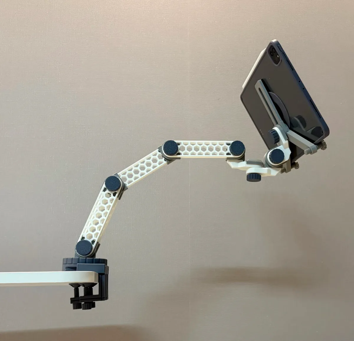 Brazo articulado modular para filmar con celular