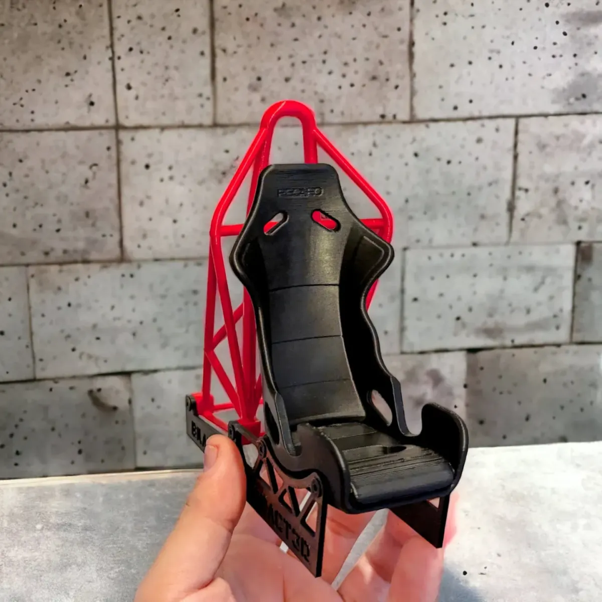 Soporte de celular con forma de butaca deportiva