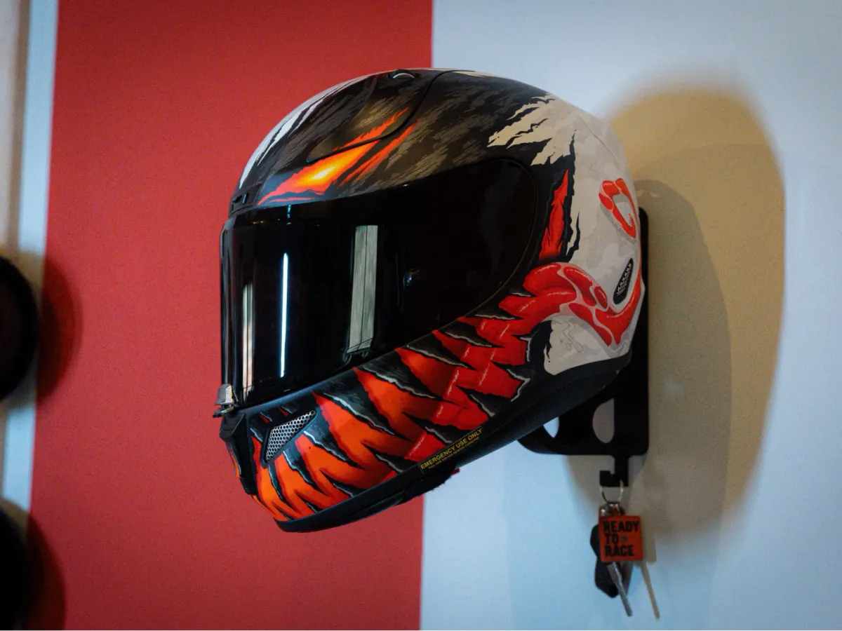 Colgador de pared para casco de moto