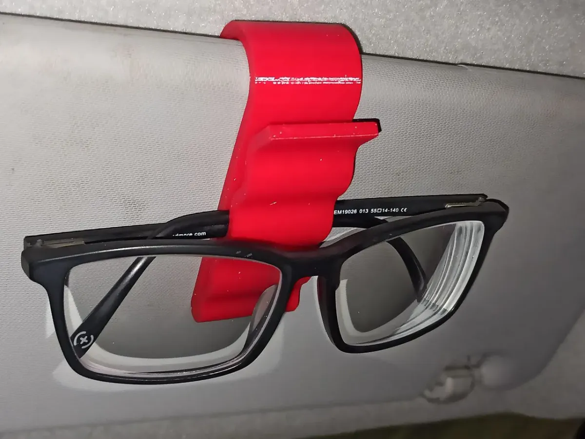 Estuche para anteojos con abrazaderas para visera