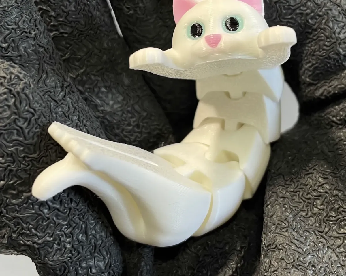 Gatito articulado para colgar del monitor