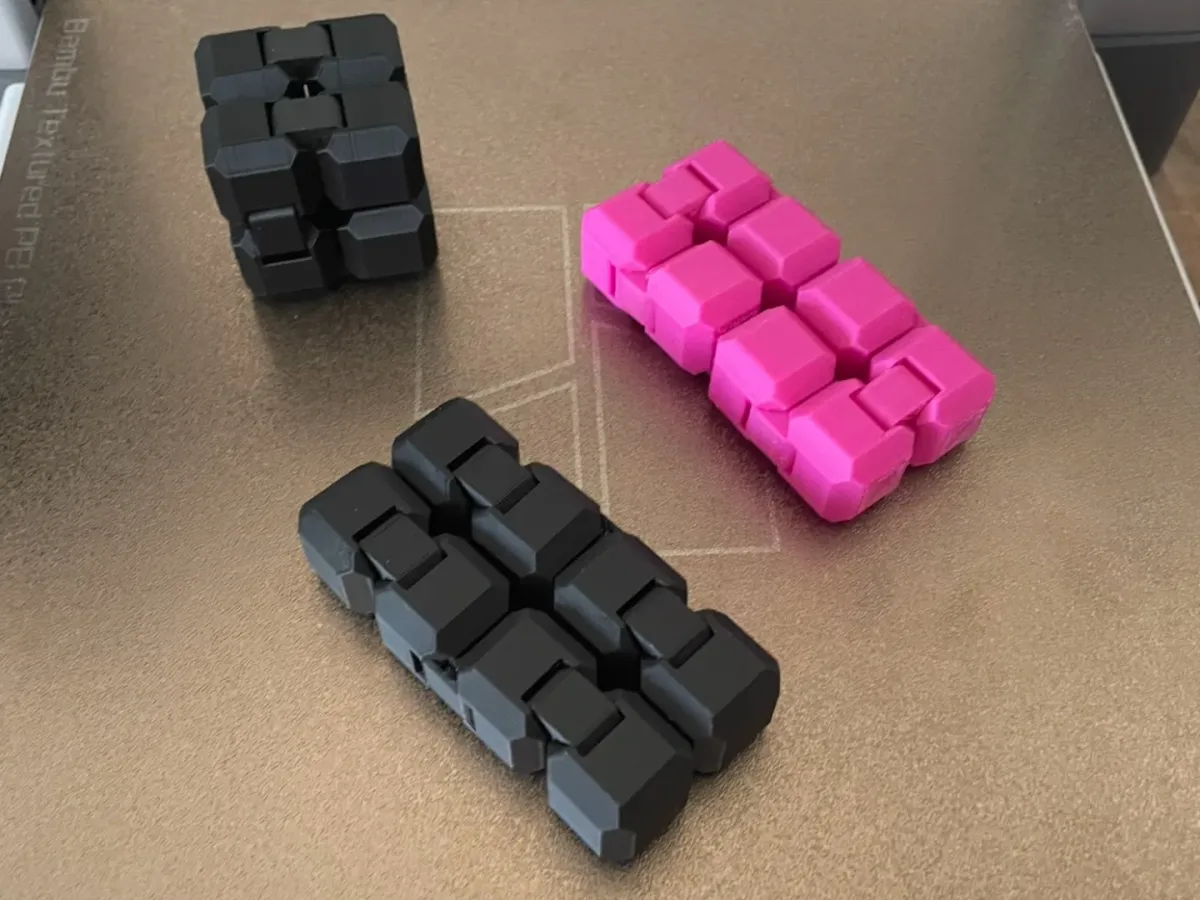 Cubo infinito antiestrés de ocho bloques