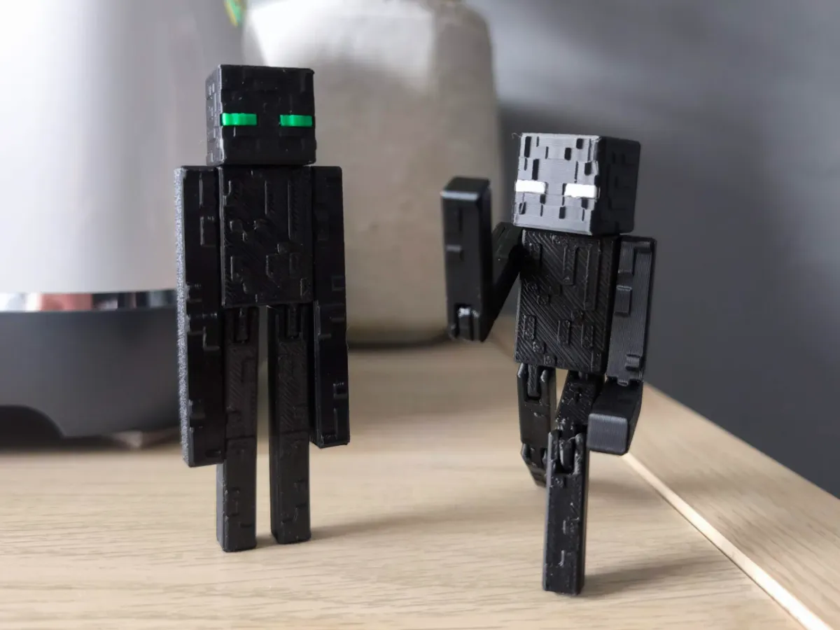 Figura articulada de criatura alta de bloques