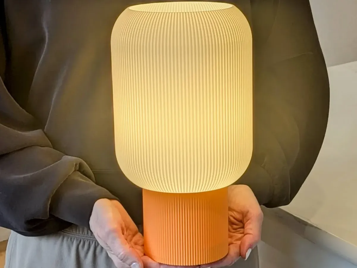 Lámpara de mesa con forma de nube