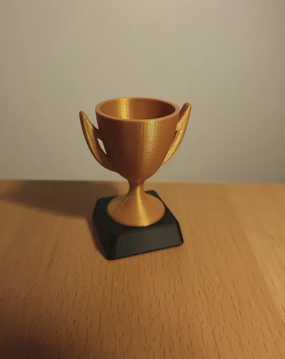 Trofeo clásico de copa con base
