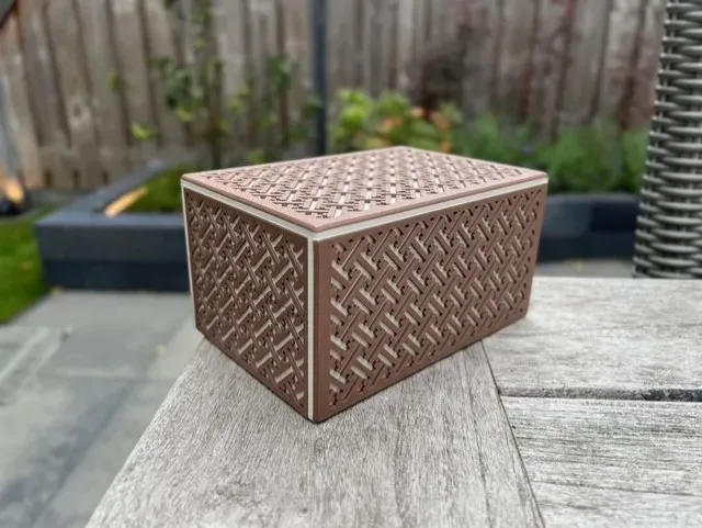 Caja secreta japonesa de diecisiete movimientos
