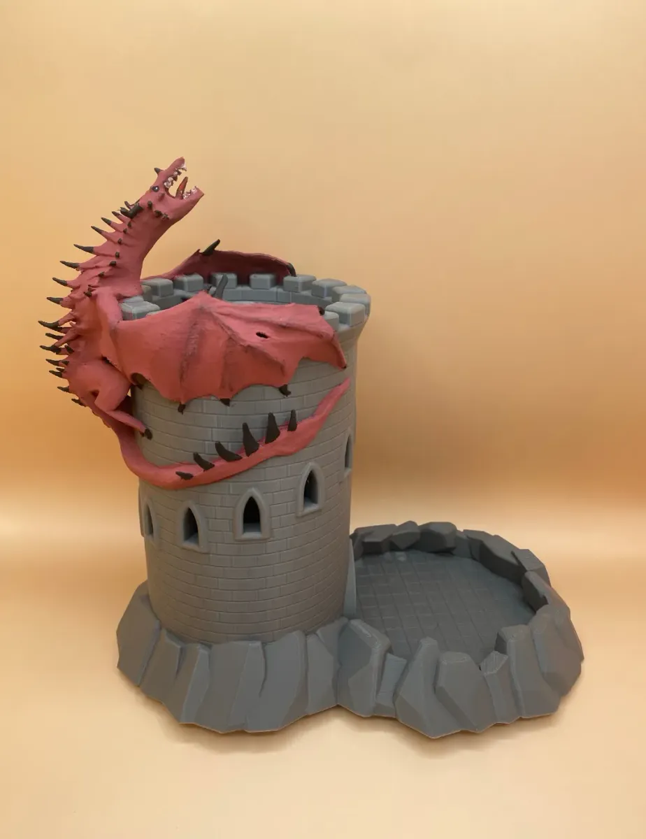 Torre de dados con dragón y fortaleza