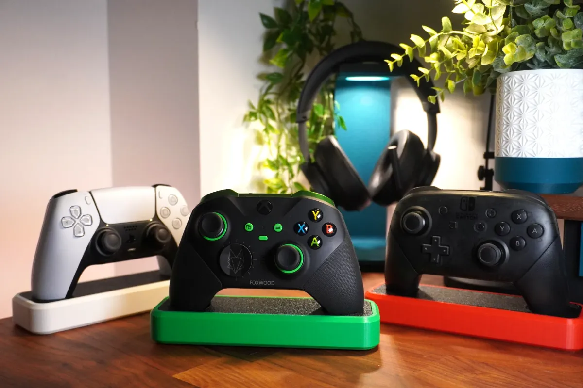 Base de joystick con camisas decorativas intercambiables