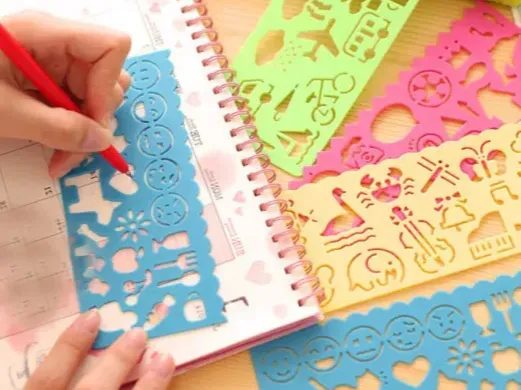 Plantillas caladas de trazos para aprender a dibujar