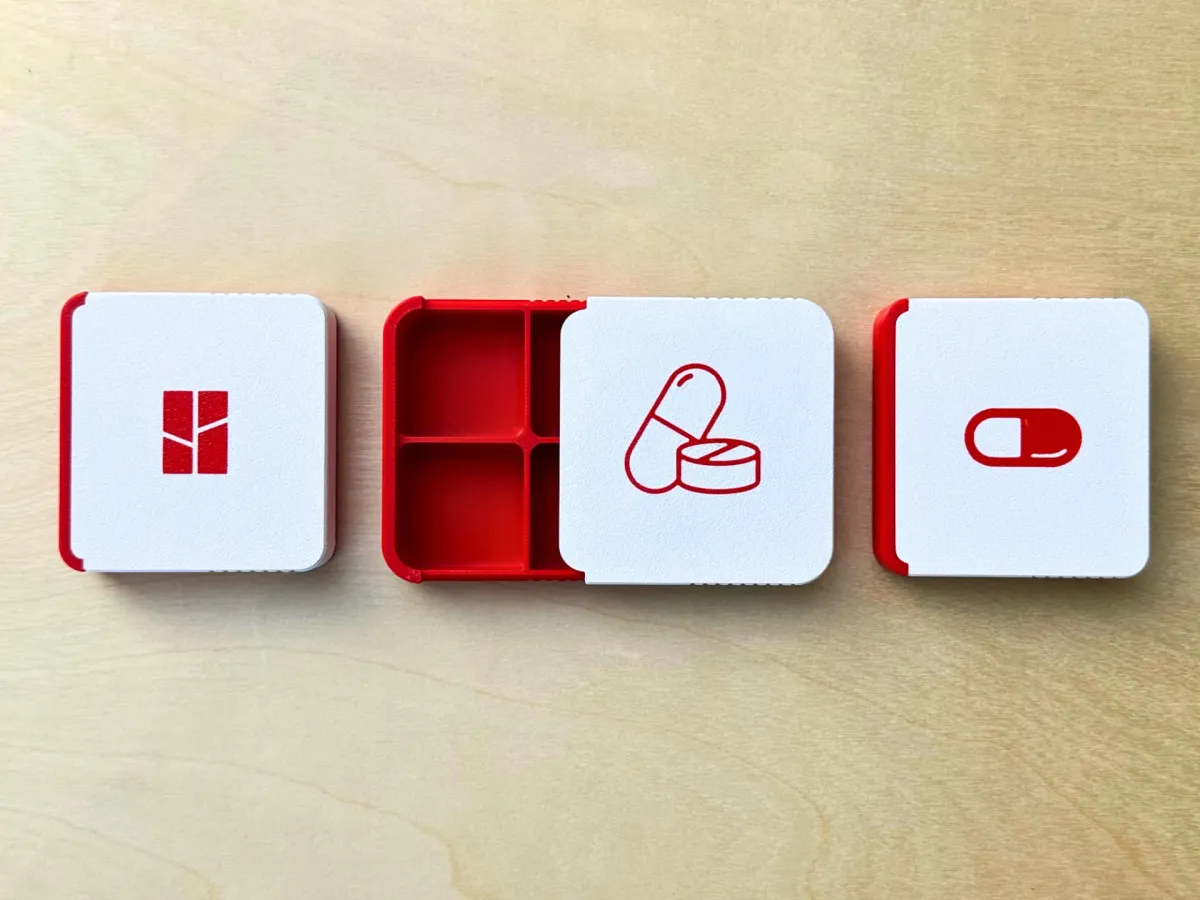 Caja de tapa deslizante con compartimentos internos