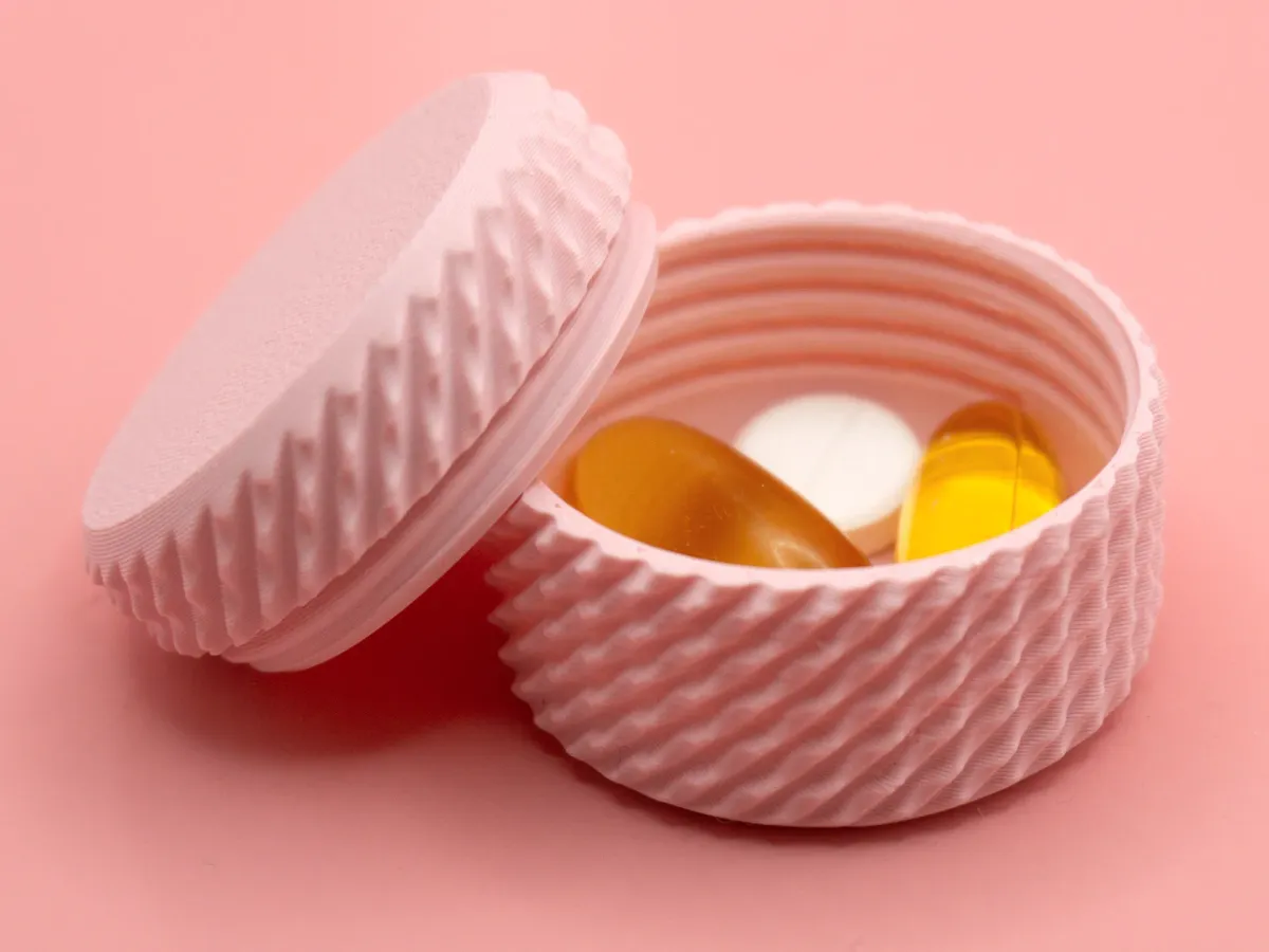 Envase de pastillas con tapa a rosca