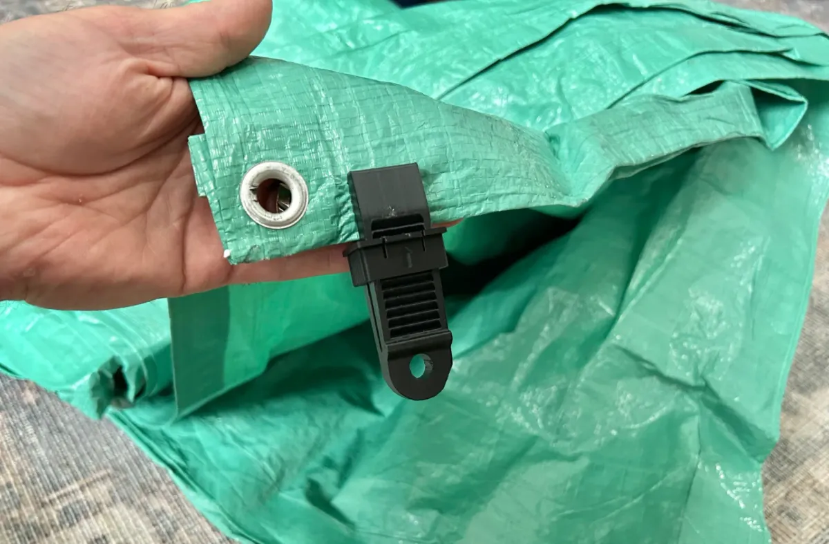 Pinza reforzada para lonas y toldos
