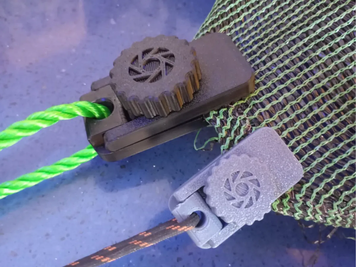 Pinza de agarre para tela de carpa