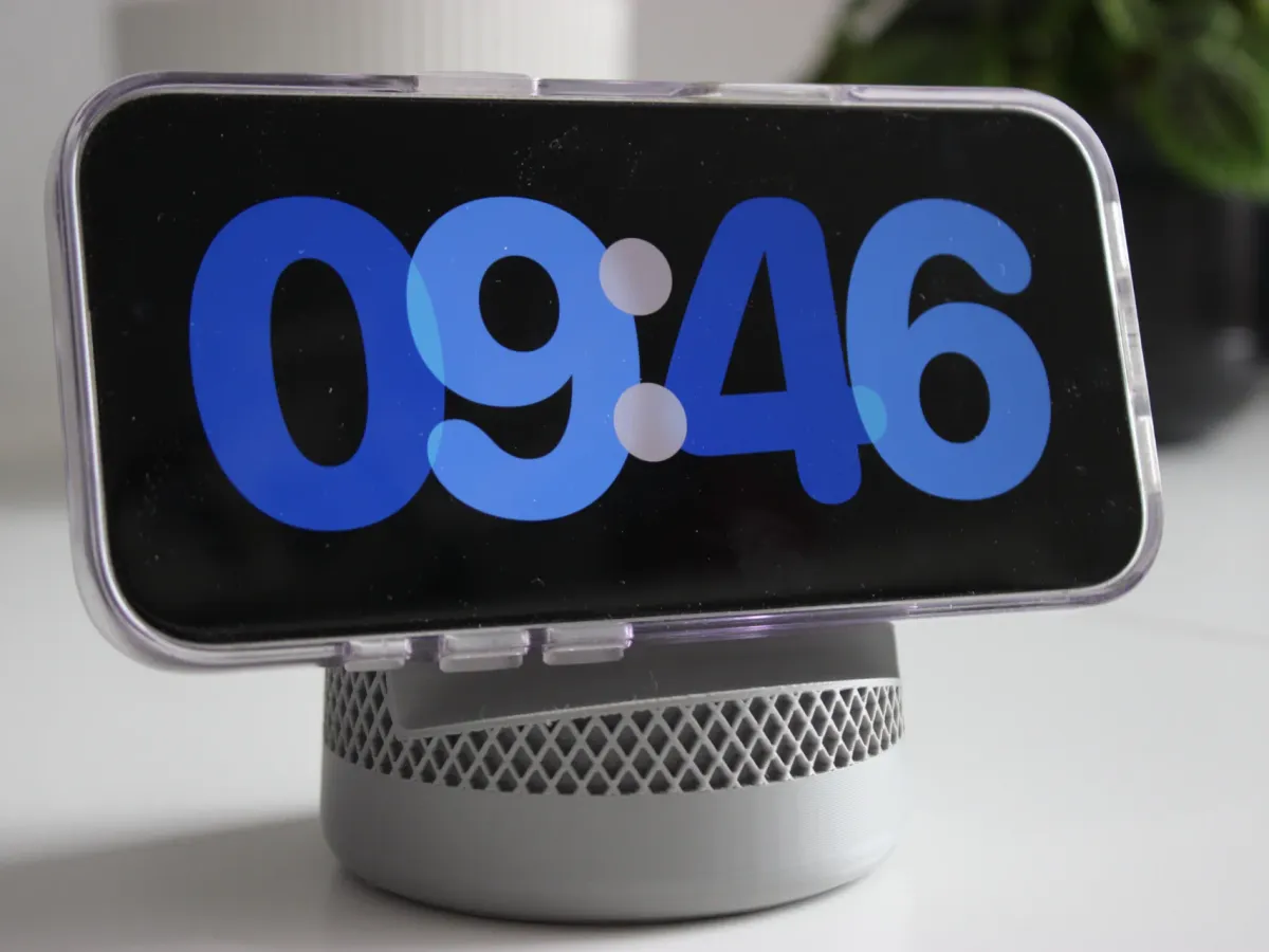 Base de carga con modo reloj de mesa