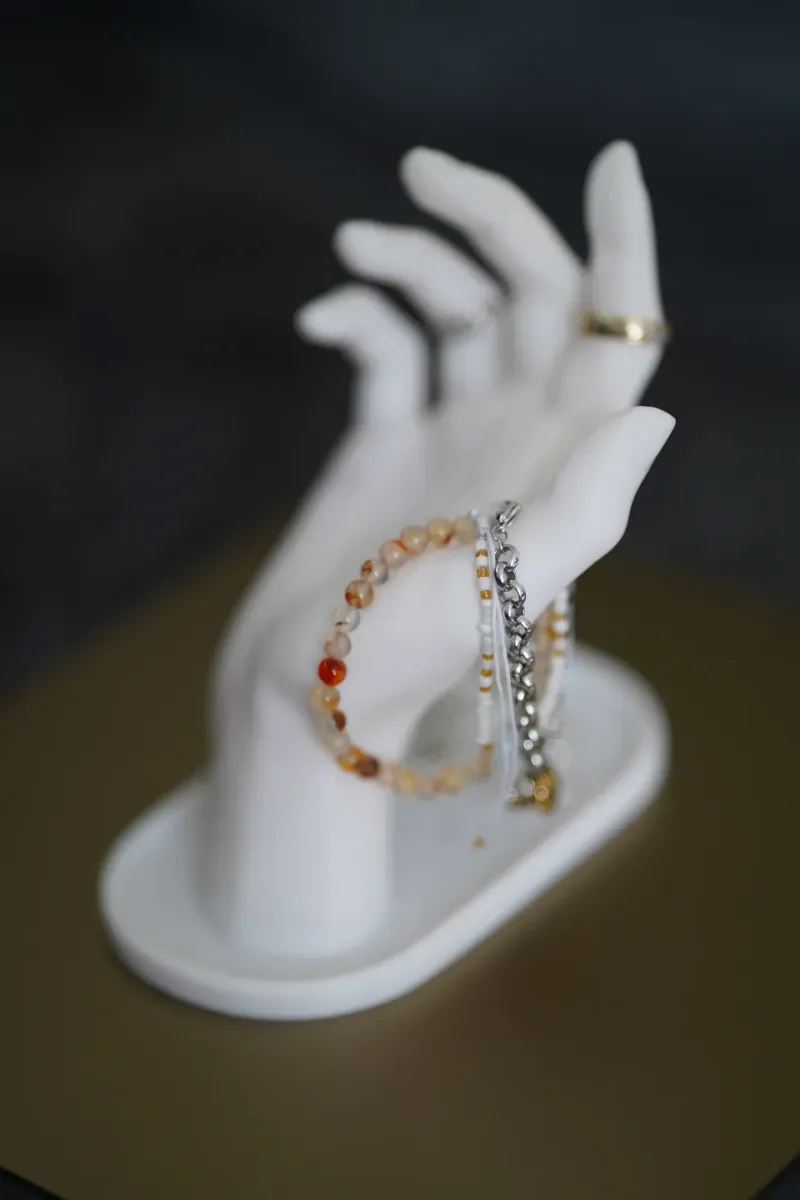 Portajoyas con forma de mano abierta