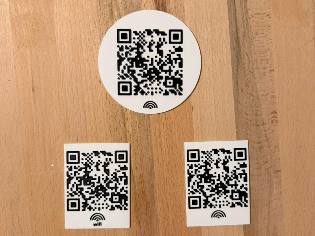 Placa con código QR para clave de wifi