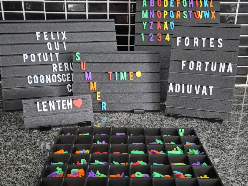 Tablero de letras encastrables para promociones