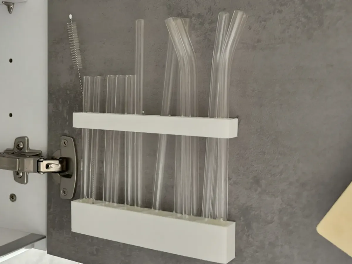Soporte de sorbetes para puerta de alacena