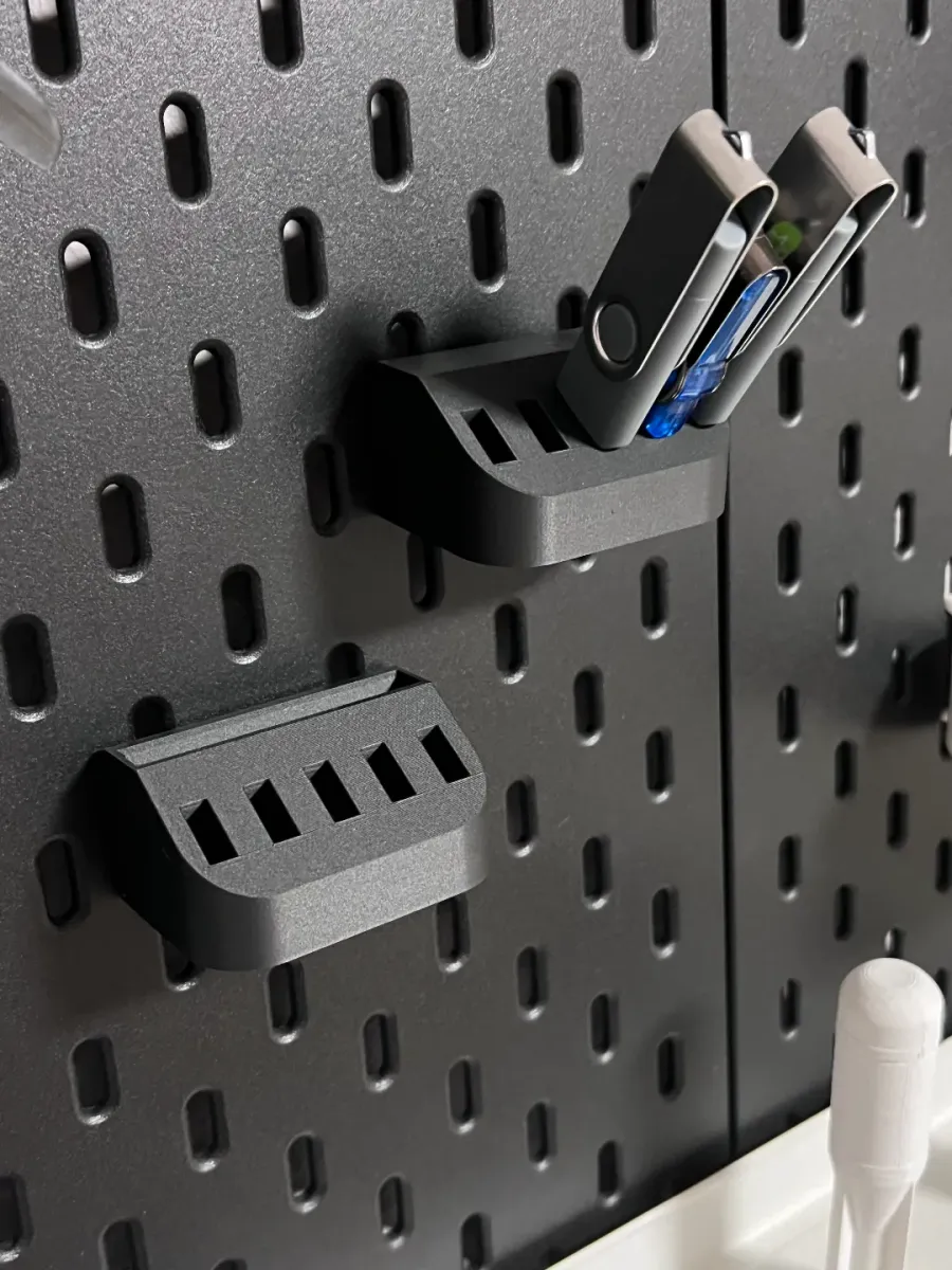 Soporte de pendrives para panel perforado