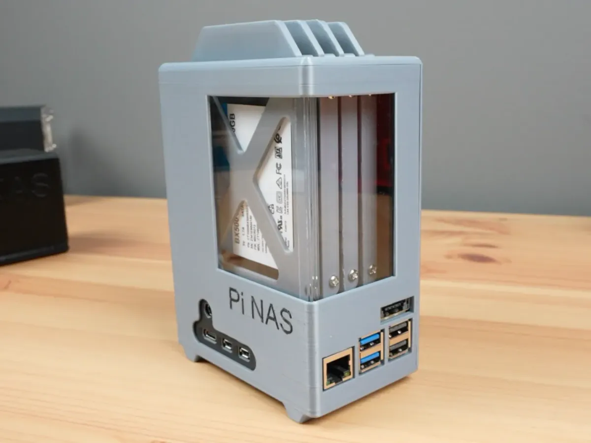 Gabinete servidor de archivos con cuatro discos