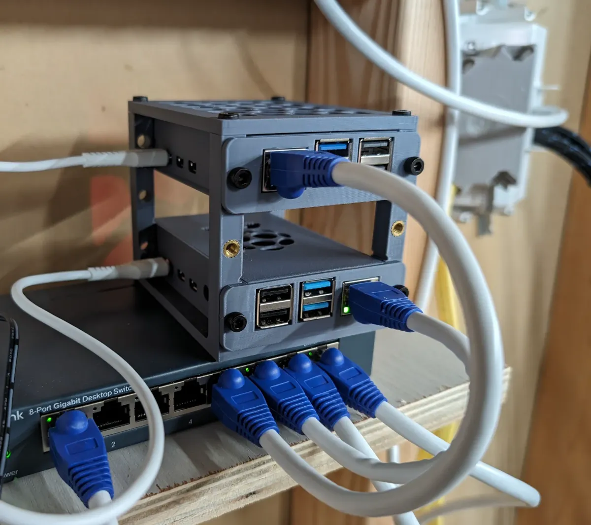 Bastidor chico para varias microcomputadoras de placa