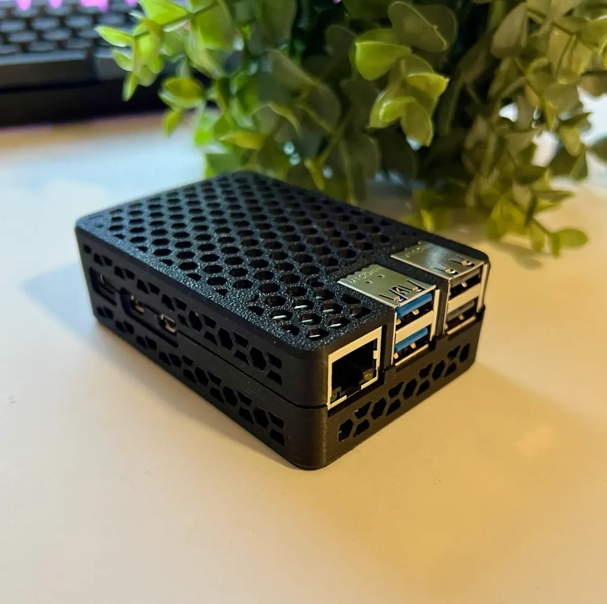 Gabinete para microcomputadora con disco de estado sólido